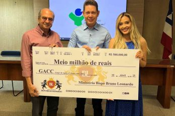 Bispo Bruno Leonardo visita o GACC-BA e doa meio milhão de reais