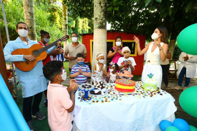  Mari Gonzalez visita as crianças com câncer do GACC-BA