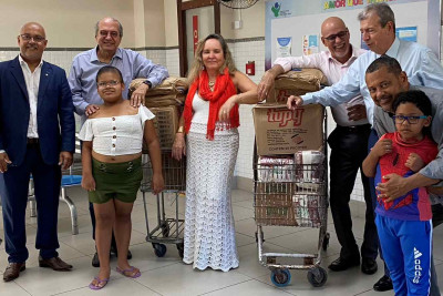 Rotary Club Bahia: Doação de alimentos para o GACC-BA