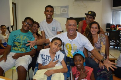 GACC-BA recebe artistas baianos para atividade com os pacientes